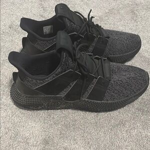 Adidas Black Sneakers Modern Sporty Design